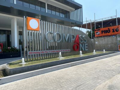 Logo v&agrave; chữ Inox gắn tr&ecirc;n hệ lam Inox