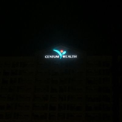 Logo &amp; Chữ Inox đ&egrave;n s&aacute;ng mặt gắn tường